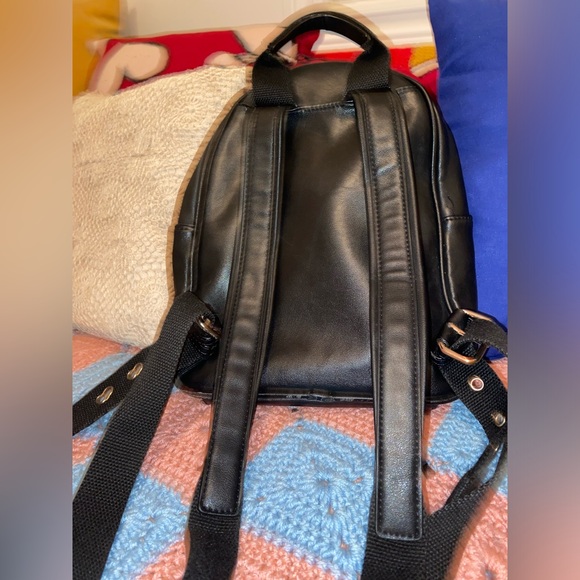 Forever 21 - Picture 2 of 8